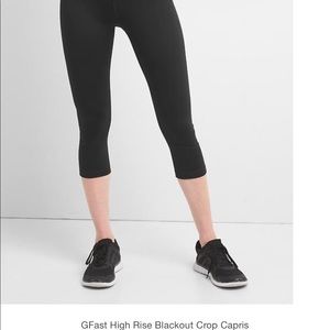 NWT - GAP Gfast high rise blackout capris